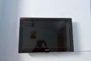 Samsung 32 inch LCD TV