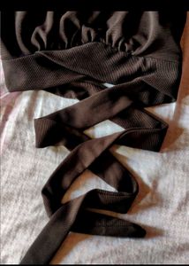 CROP TOP WITH BACK KNOT