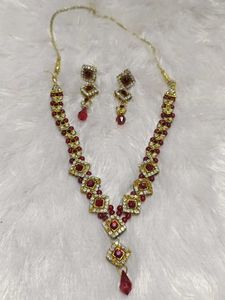maroon necklace set