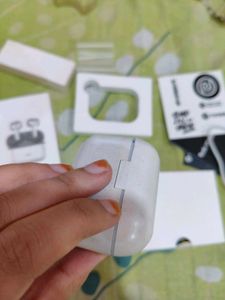 White Noise Earbuds 102