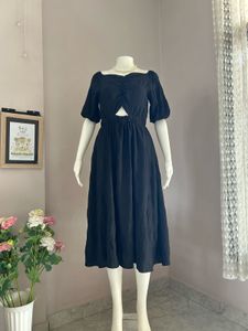 Chic Black Cutout Midi Dress