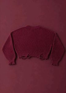 BURGUNDY DISTRESSED RIBBED CROPPED SWEATER