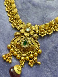 Gold-toned Necklace &amp; Earring Set