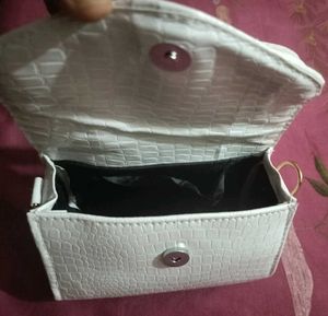 Chic White Croc Embossed Clutch