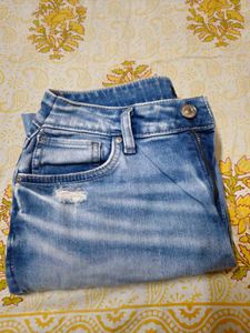 Ripped Light Wash Denim Jeans 🤍👖