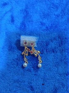 Stunning Gold Tone Necklace and Earrings Set