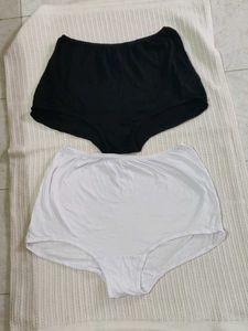 Comfortable Black & White Briefs Set