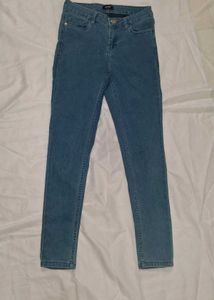 2 Pairs of Women's Jeans