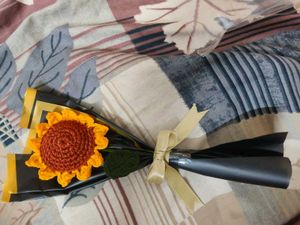 a cute crochet sunflower bouquet