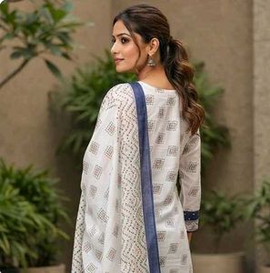 Elegant White &amp; Blue Printed Kurta Set