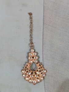 Elegant Maang Tikka with Stone Embellishments