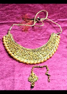Elegant Gold toned Jewelry Set