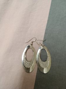 4 Pairs OfStylish Earing Very Low Cost.+ Free Dalwada Mix sample Pack