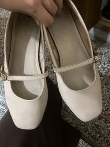 Chic Mary Jane Flats - Comfortable & Stylish