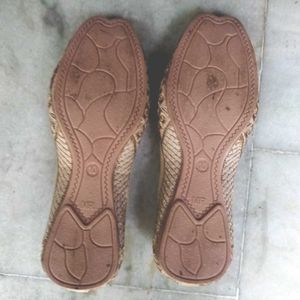 Embroidered punjabi Juttis