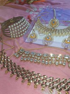 Stunning Jewellery Set of 4