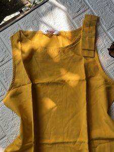 Mustard formal top