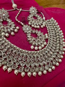 Exquisite bridal Kundan Necklace Set with Earrings