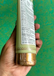 St Botanica Face Wash