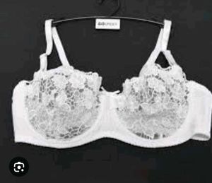 Lace Trimmed White Bra with brief 👍