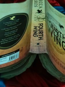 UNUSED: Fourth Wing Book (Flat ₹30 OFF)