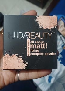 HUDA BEAUTY Fixing Compact Powder