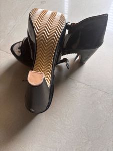 Chic Black Patent Platform Heels