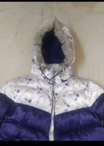 Stylish Puffer Jacket with Fur Hood