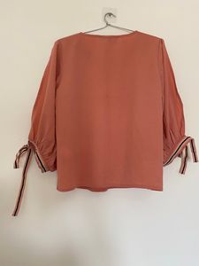 RARE Arm slit sleeves Top
