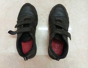BLACK SCHOOL SHOES