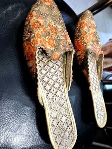 Floral Embellished Juttis