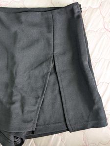Chic Black Skort