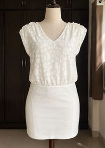Chic White Textured V-Neck Dress