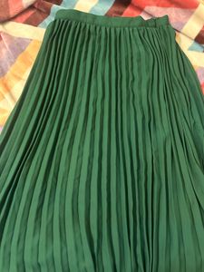 Elegant Pleated Midi Skirt