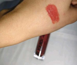 Vibrant Liquid Lipstick Swatch