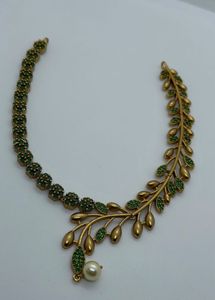 Elegant Leaf Design Necklace with Pearls