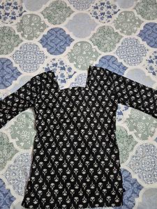 Chic Black & White Floral Tunic