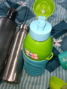4 good condition water bottle