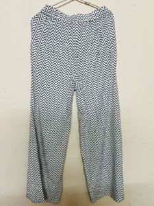 Chic Chevron Print Palazzo Pants 🩶
