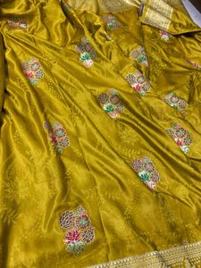 Beautiful Yellow Saree With Blouse