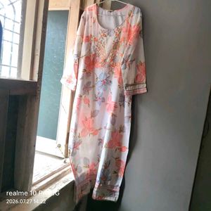 Beautiful Floral Embroidered Kurta