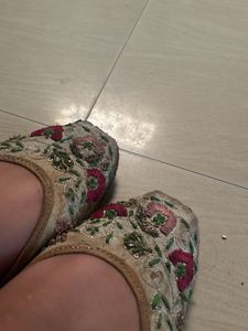 Embroidered Jutti Flats