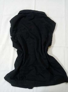 black sleeveless jacket