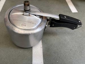 Hawkins Aluminium 3 Litre Classic Pressure Cooker