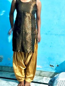 Stylish Black &amp; Gold Kurta Set
