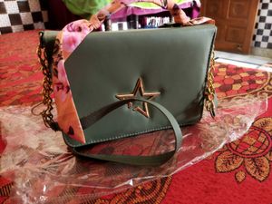 Classic Retro Sling Bag 💚✨