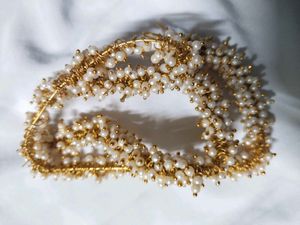 Elegant Pearl and Gold Maang Tikka