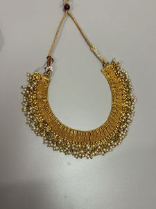 Elegant Gold Necklace with Pearls