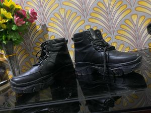 Stylish Black Platform Lace-Up Boots