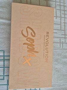 Mac highlighter n Revolution X Soph Eyeshadow